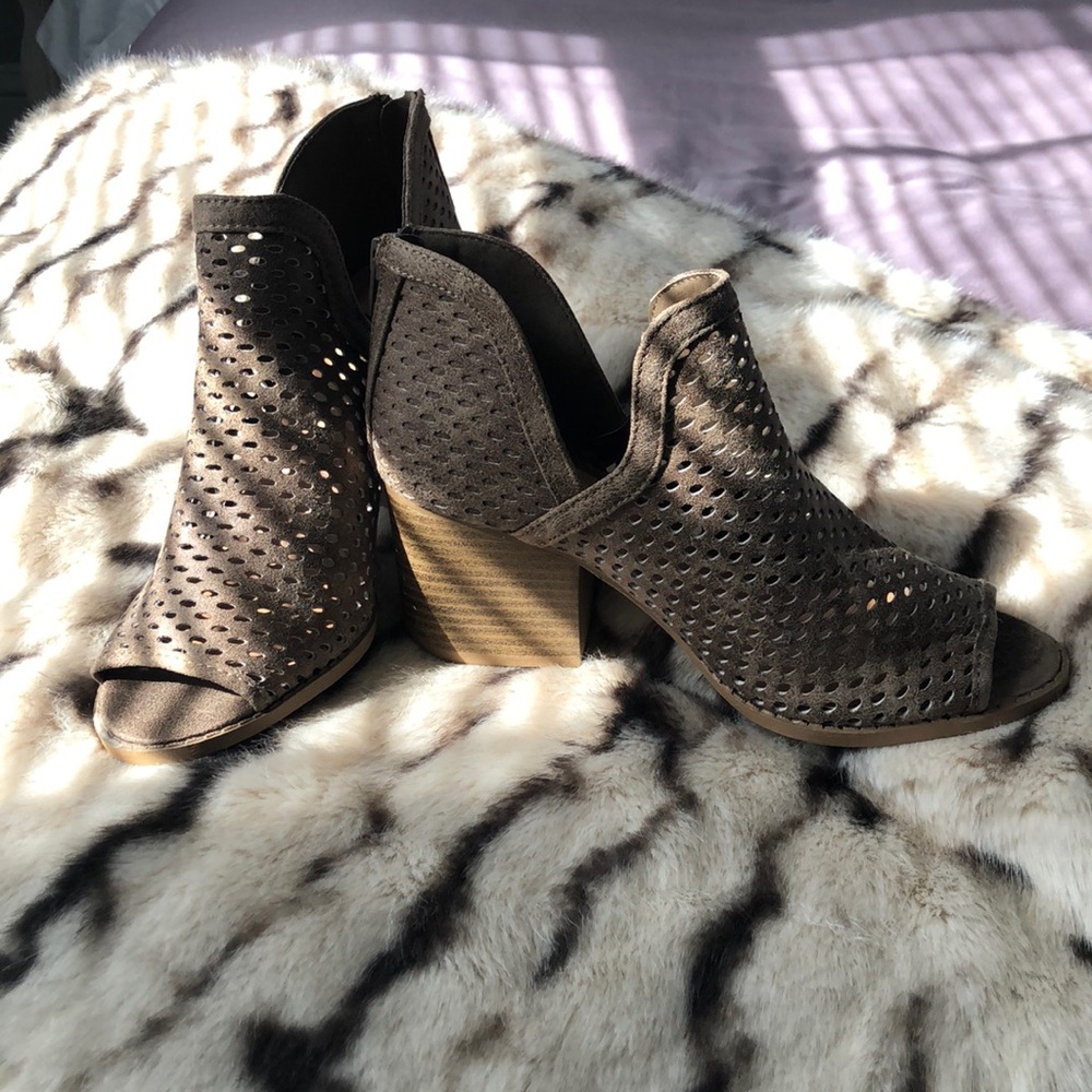 Never work Quoid booties
